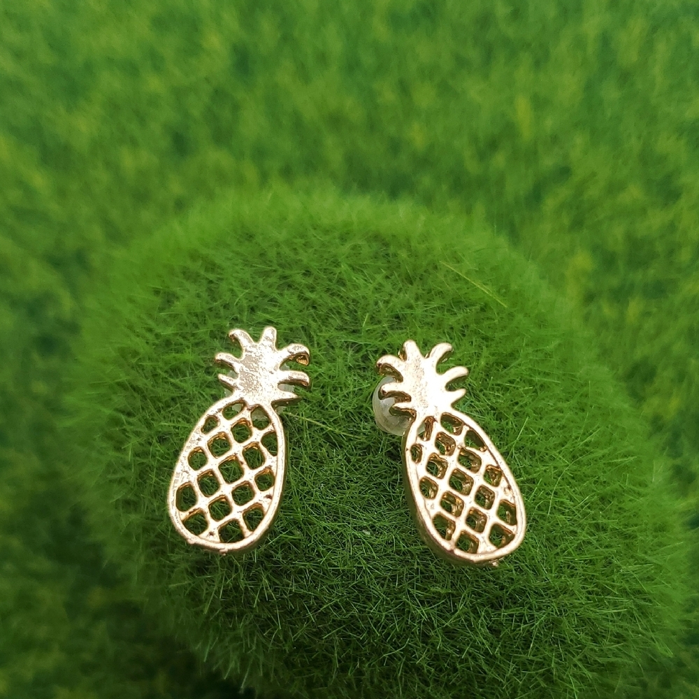 Gold Tone Fruit Pineapple Stud Earrings E1036